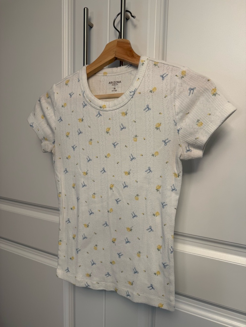 Arizona Jean Co Floral Bow Medium White Pointelle Fitted Tee Y2K